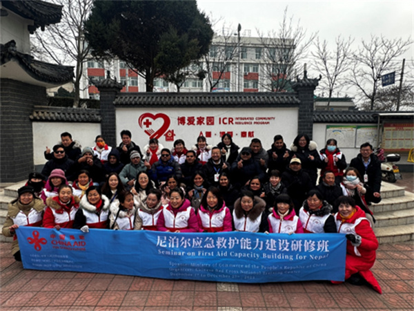 11全体学员参观千阳县社区博爱家园项目.jpg