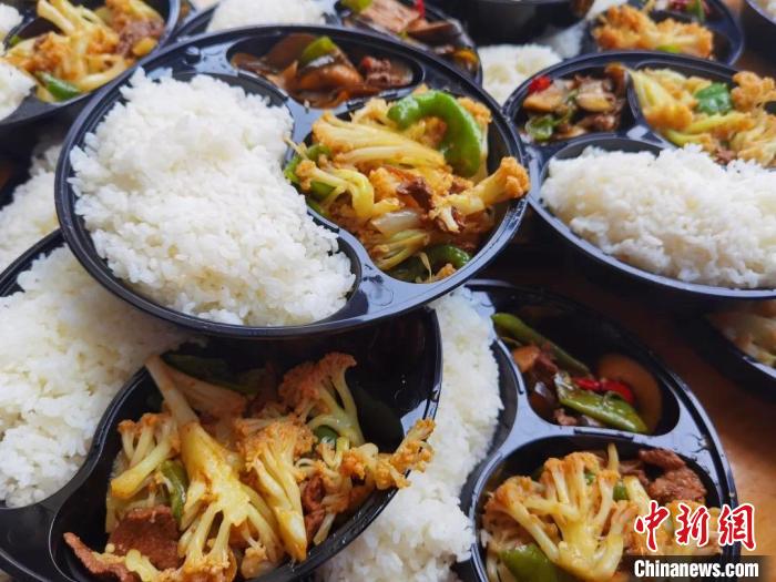 中国红十字(青海)赈济救援队26天保障700余人疫情防控工作用餐 中国红十字(青海)赈济救援队26天保障700余人疫情防控工作用餐