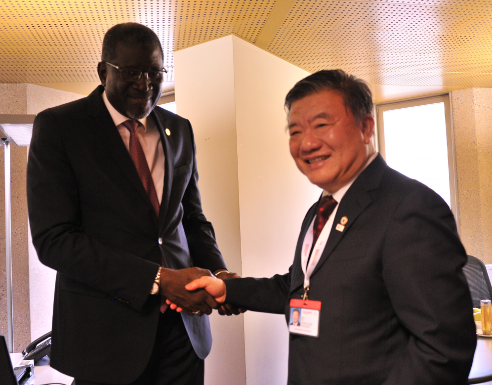 陈竺会见红十字会与红新月会国际联合会秘书长阿西