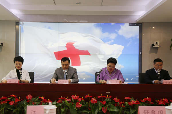 6、诗朗诵：《我是红十字人，我先上》.jpg