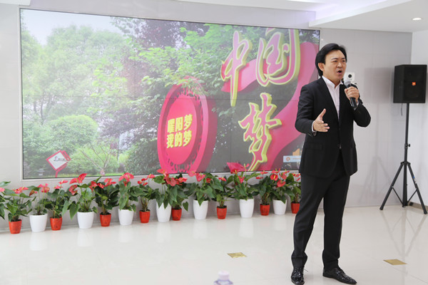 7、中国国家交响乐团一级演员赵玉龙演唱《曜阳之歌》。.JPG