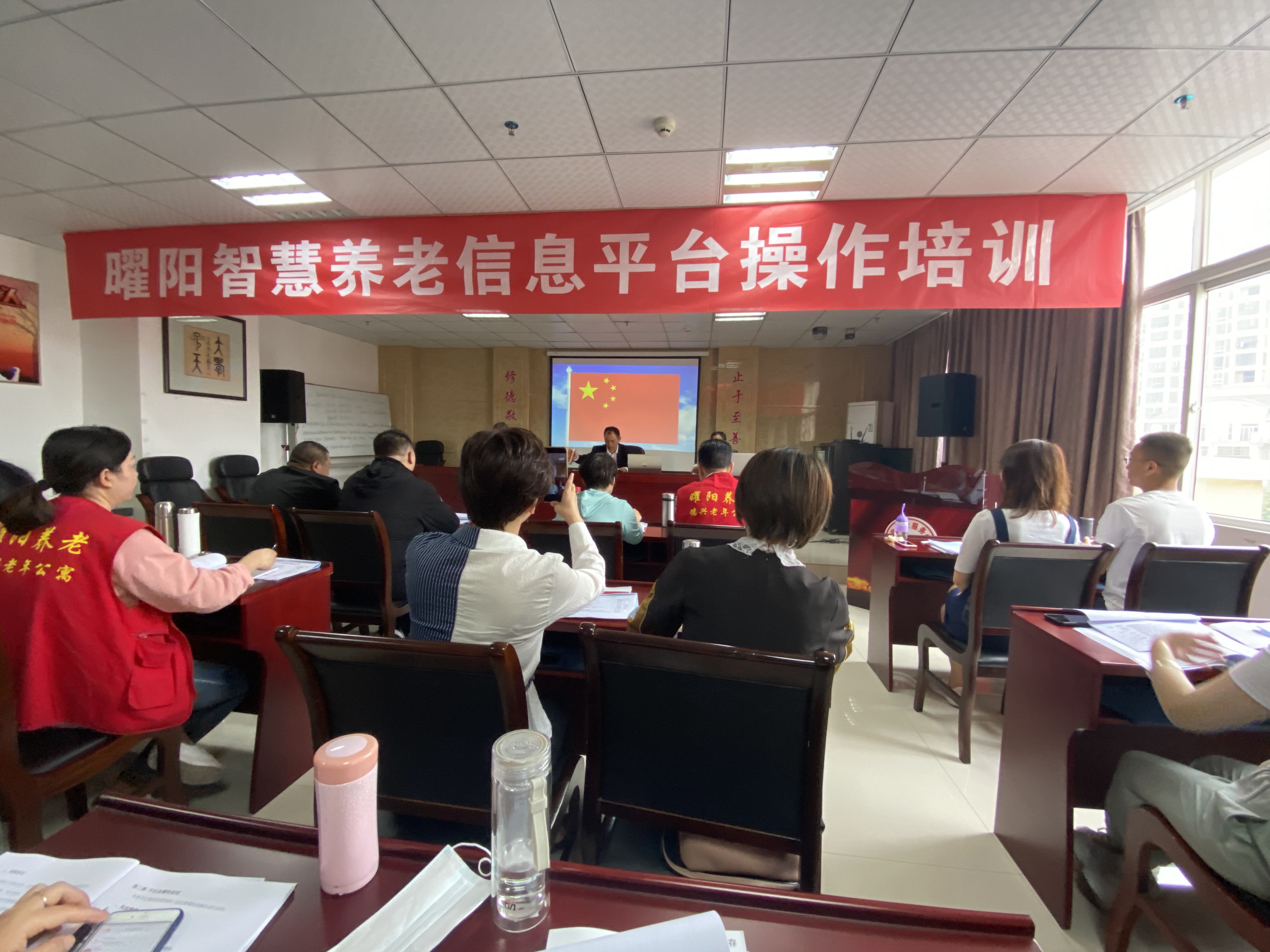 1.理论课程培训现场。.jpg 1.理论课程培训现场。.jpg