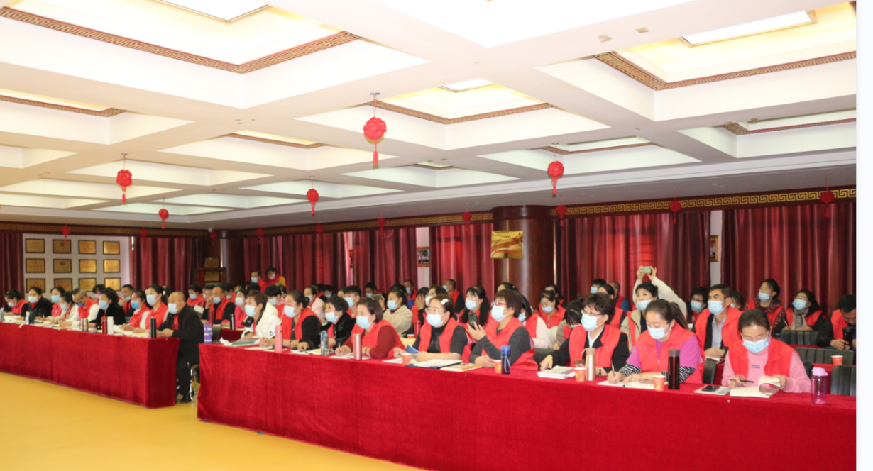 2.学员们在认真的学习网课。.png 2.学员们在认真的学习网课。.png
