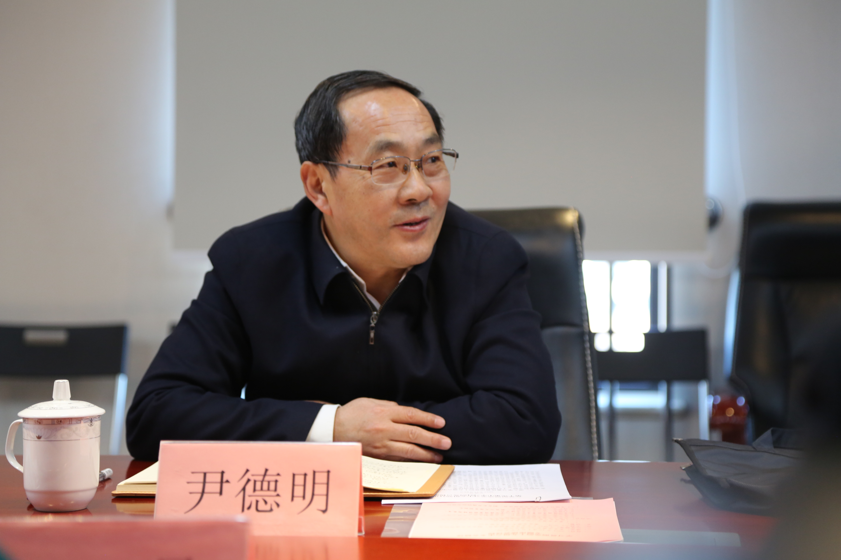 尹德明副会长指导参加事业发展中心党支部座谈会。.jpg 尹德明副会长指导参加事业发展中心党支部座谈会。.jpg