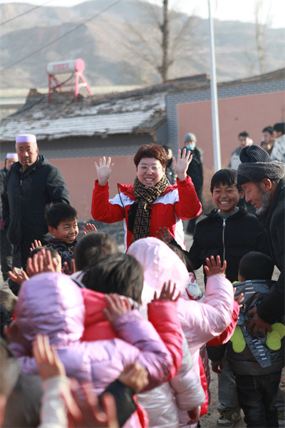 12.21 克新民村安置点 甘肃、宁夏红十字心理救援队3_副本.jpg