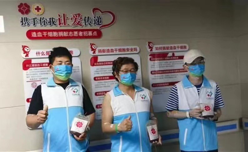 图4：阿成、曾晓、小冰合影.jpg