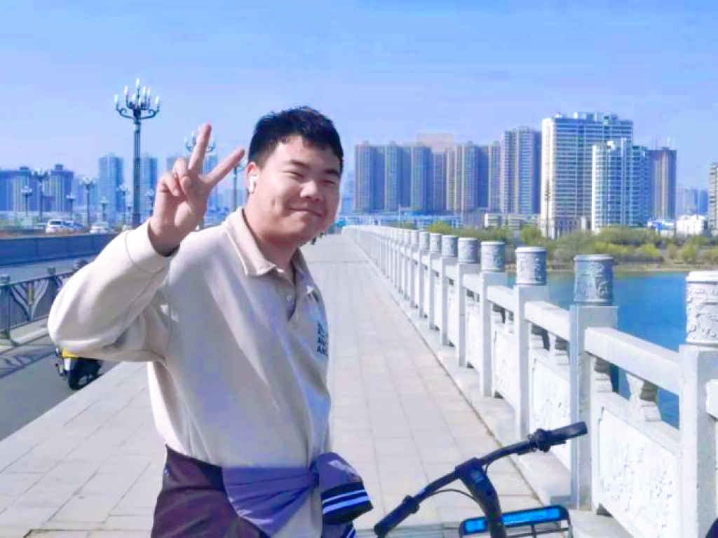 图4 佳伟生活照01.jpg