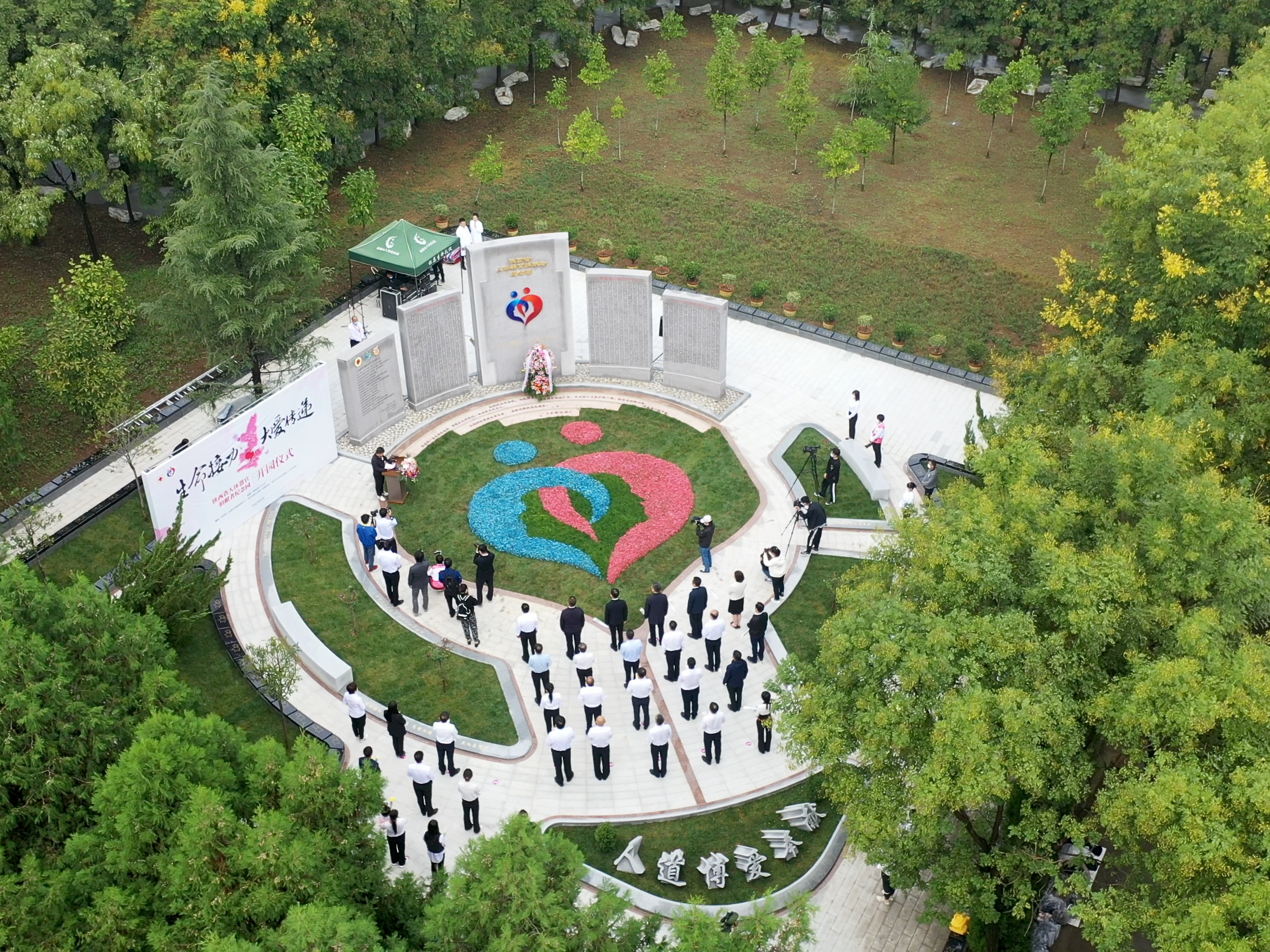 西安凤栖山纪念园.jpg 西安凤栖山纪念园.jpg