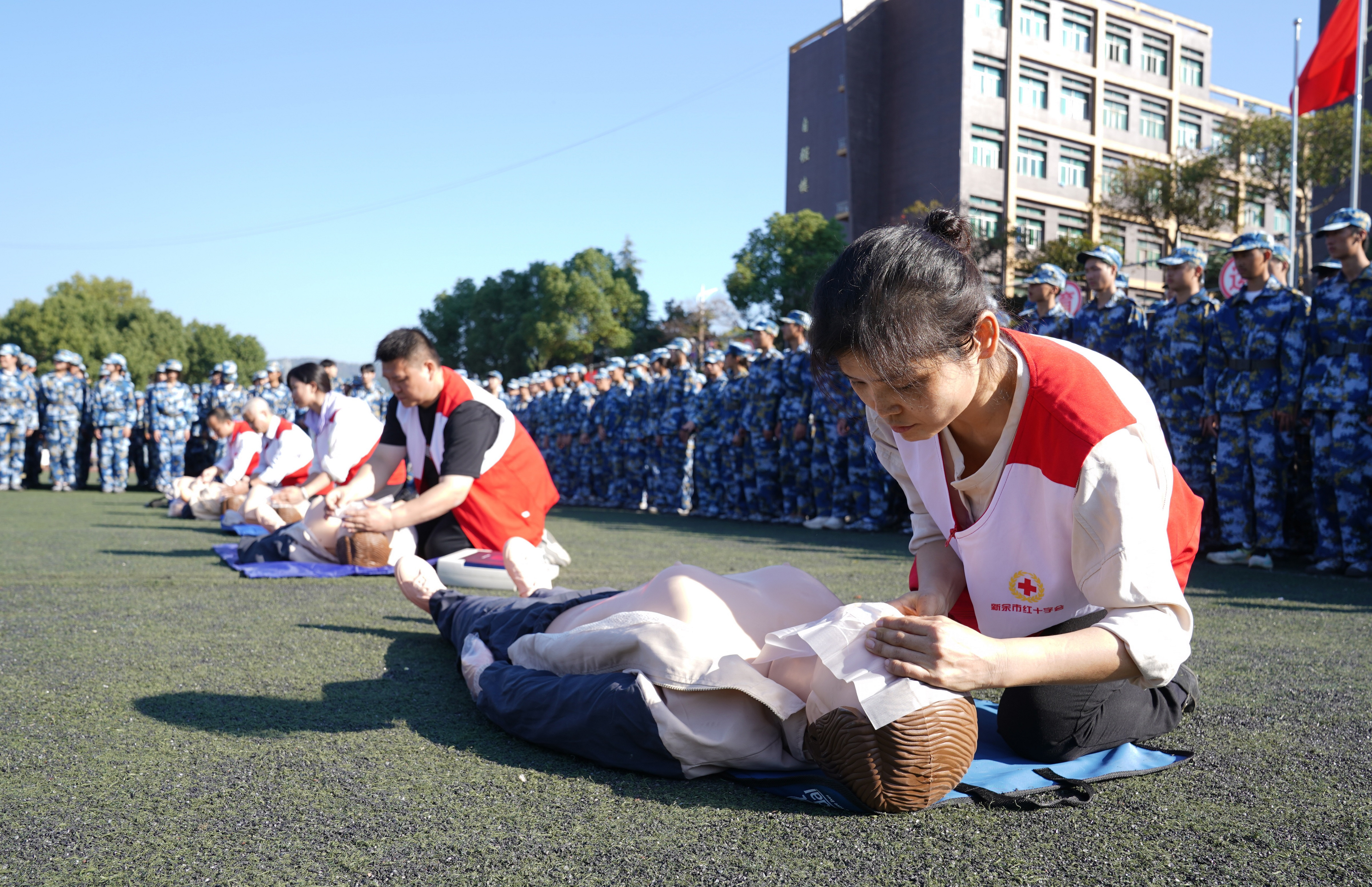 为大学新生开展应急救护培训.jpg